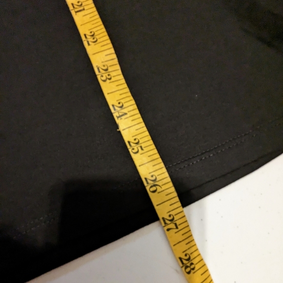 St Patrick's Day T-shirt "Love" Graphic green and gold on black. Medium - Picture 8 of 10